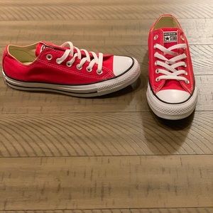 Women’s Converse. New without tags
